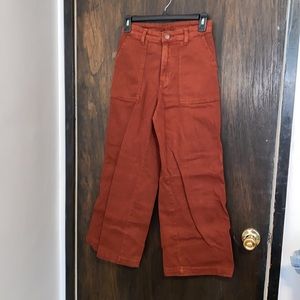 Universal Threads cropped red trousers 00/24